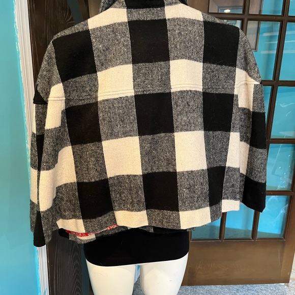 Cape jacket - Picture 3 of 4